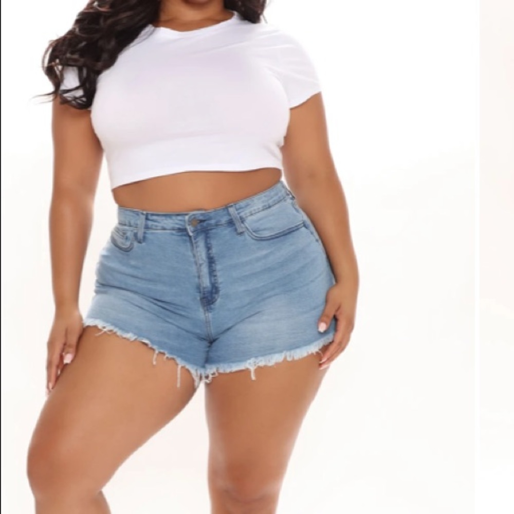 BRAND NEW FASHION NOVA JEAN SHORTS